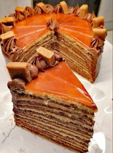 Dobos Torte 483523474_122197378562149657_8879368482469051233_n
